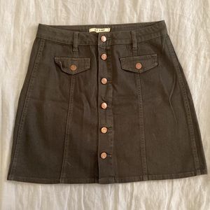 SOLD - Francesca’s high waisted Button Up Skirt - M